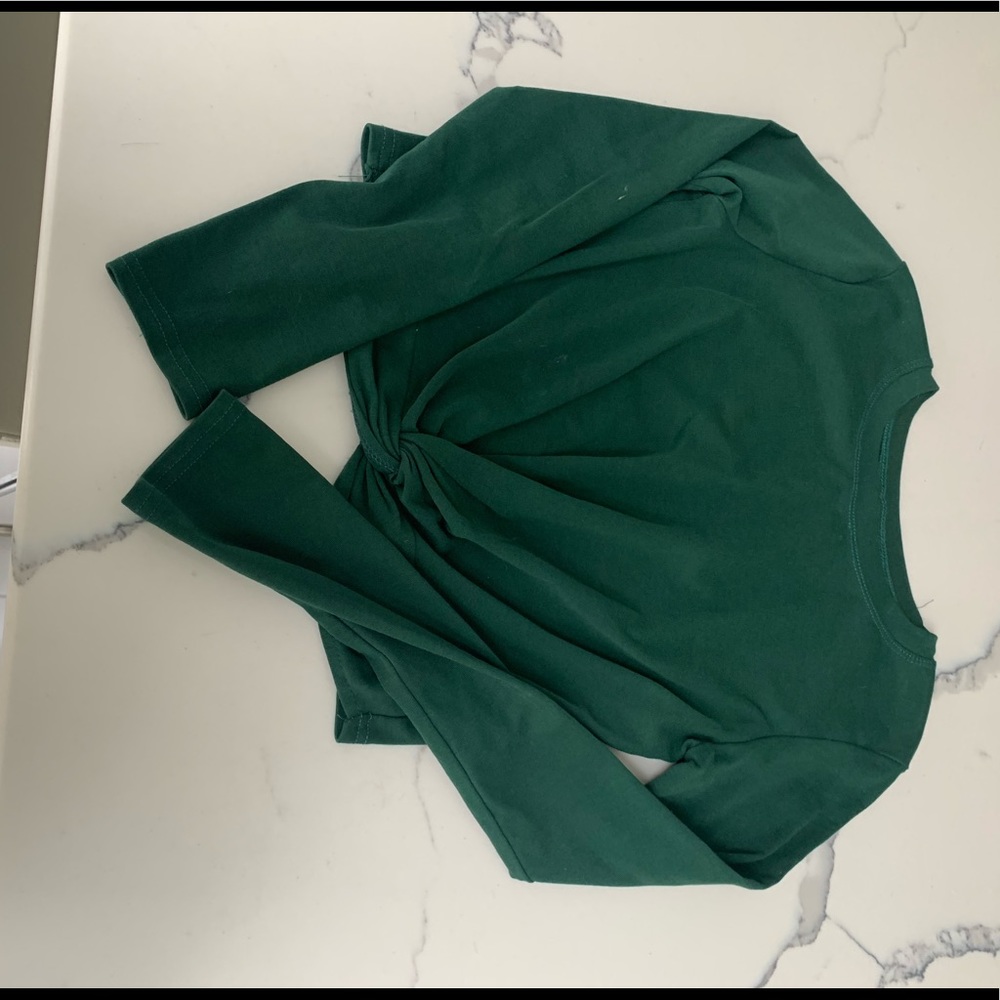 Long sleeve cropped green tee